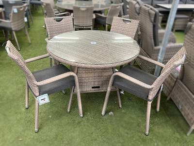 Sharnford Stacking 4 Seater Rattan Dining Set in Cappuccino 