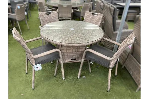 Sharnford Stacking 4 Seater Rattan Dining Set in Cappuccino 
