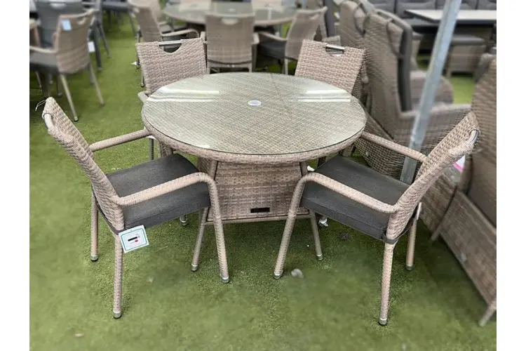Sharnford Stacking 4 Seater Rattan Dining Set in Cappuccino 
